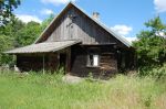 Stary dom. Widok od drogi